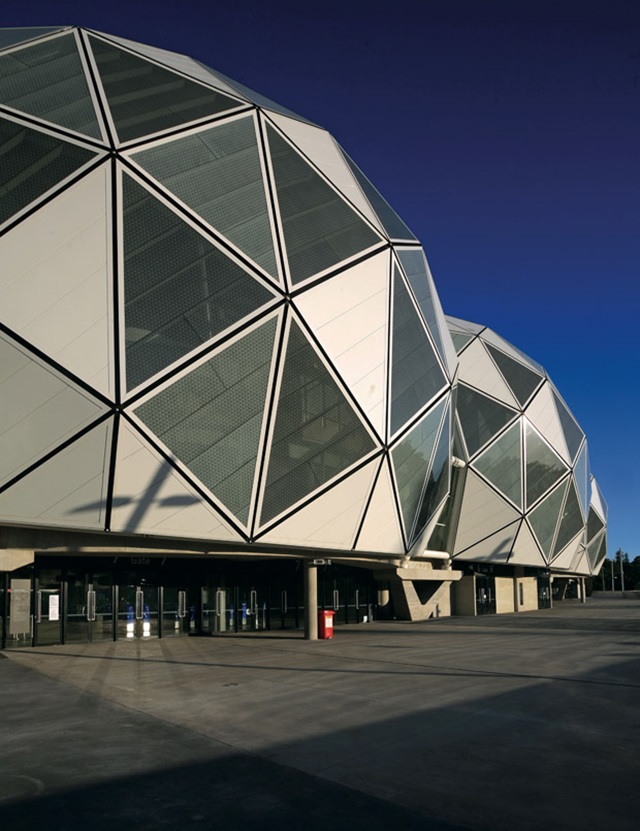 AAMI Park Stadium offers a remarkable form and lightness. So much so that in a precinct bristling with sports and entertainment venues, it signals a new era of technical and creative possibilities.